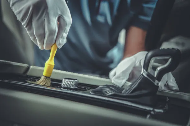 Quelle est la meilleure brosse pour nettoyer l’int&eacute;rieur d’une voiture ?